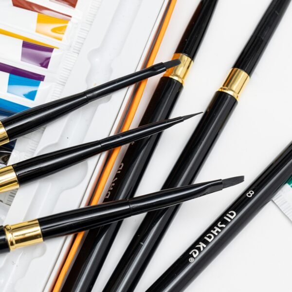 6 detachable flat-tip brushes