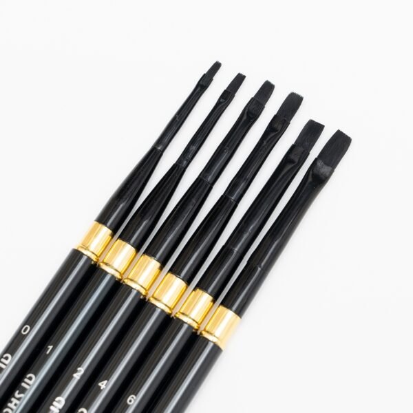 6 detachable flat-tip brushes